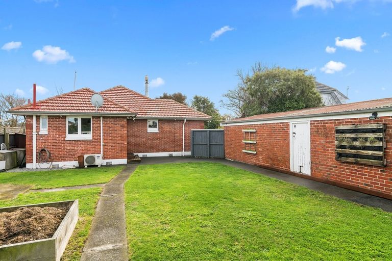 Photo of property in 210 Weston Road, St Albans, Christchurch, 8052