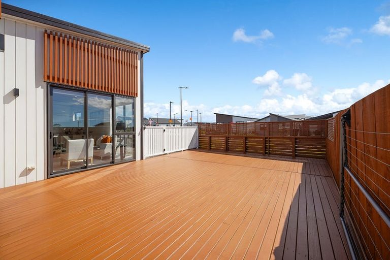 Photo of property in 7 Taiororua Avenue, Massey, Auckland, 0614