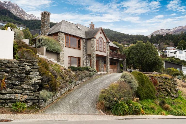 Photo of property in 8 Aspen Grove, Fernhill, Queenstown, 9300