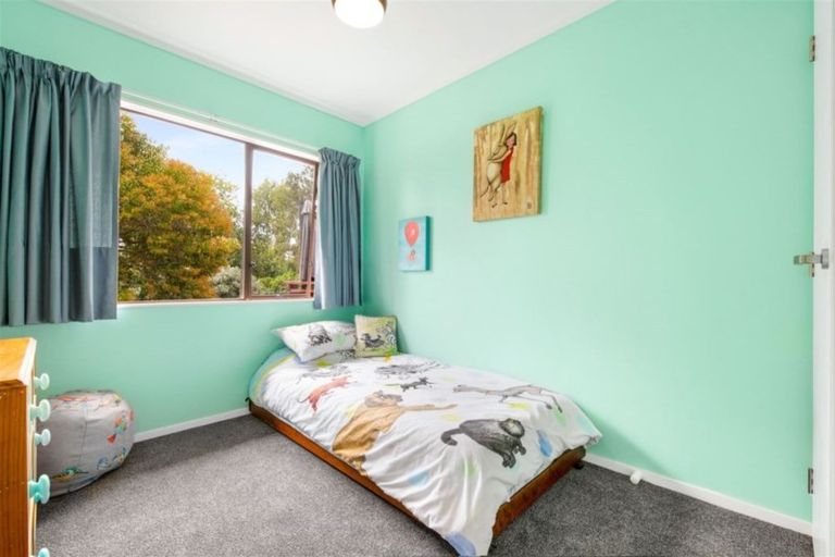 Photo of property in 2/123 Millbrook Road, Sunnyvale, Auckland, 0612