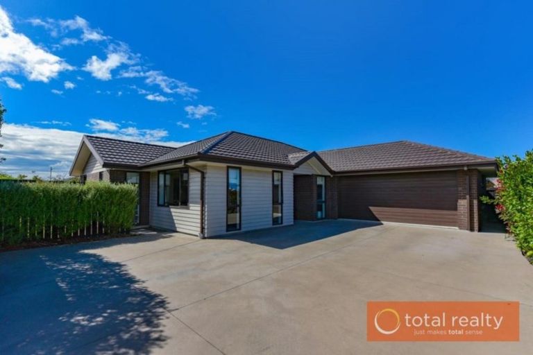 Photo of property in 18 Gosling Crescent, Halswell, Christchurch, 8025