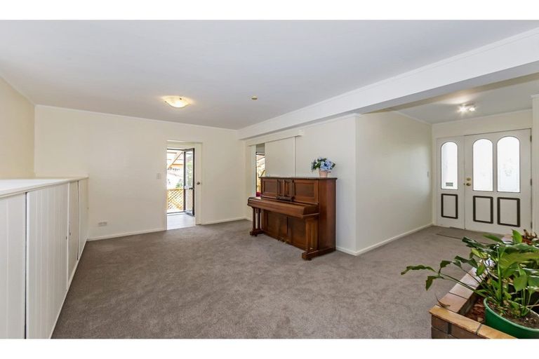 Photo of property in 76a Brian Crescent, Stanmore Bay, Whangaparaoa, 0932