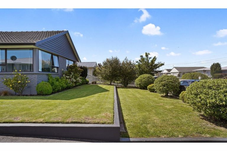 Photo of property in 5 Carbine Place, Sockburn, Christchurch, 8042