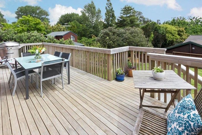 Photo of property in 60 Uxbridge Road, Mellons Bay, Auckland, 2014