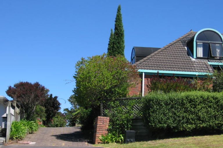 Photo of property in 1/2 Dallinghoe Crescent, Milford, Auckland, 0620