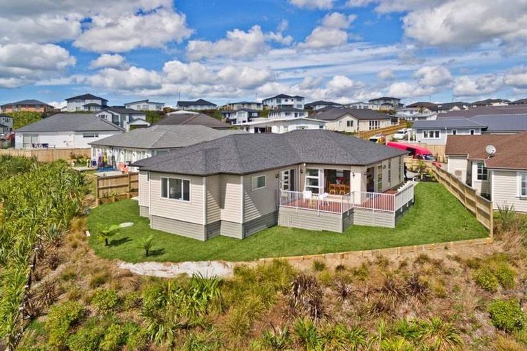 Photo of property in 16 Gumdigger Rise, Silverdale, 0932