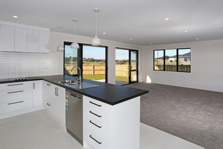 Photo of property in 2 Lippiatt Crescent, Pokeno, 2402