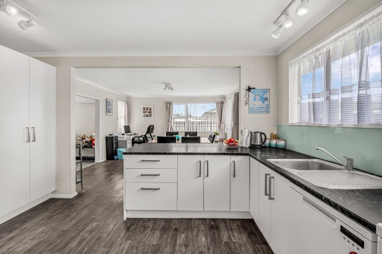 Photo of property in 29 John F Kennedy Drive, Milson, Palmerston North, 4414