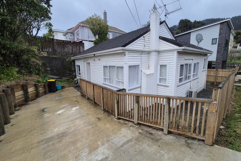 Photo of property in 22 Hampton Hill Road, Tawa, Wellington, 5028