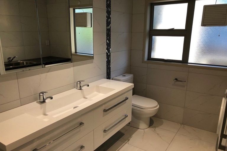 Photo of property in 25 Darren Crescent, Half Moon Bay, Auckland, 2012