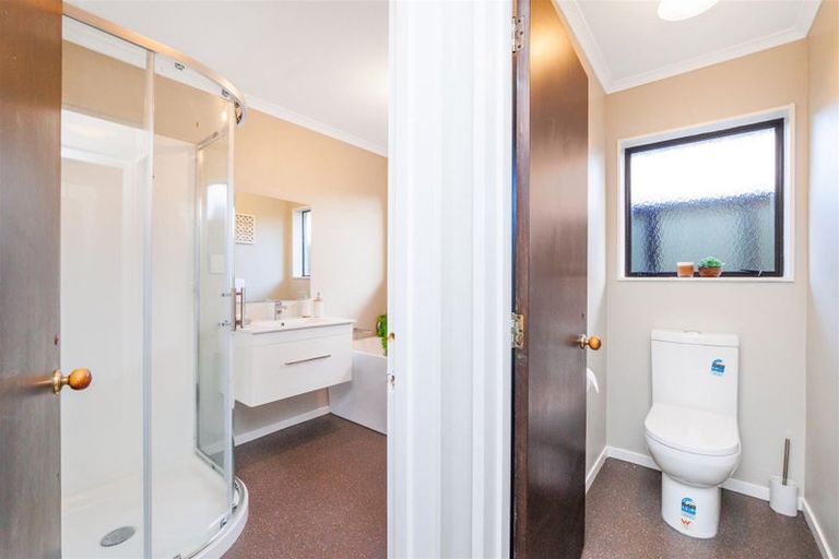 Photo of property in 100 John F Kennedy Drive, Milson, Palmerston North, 4414