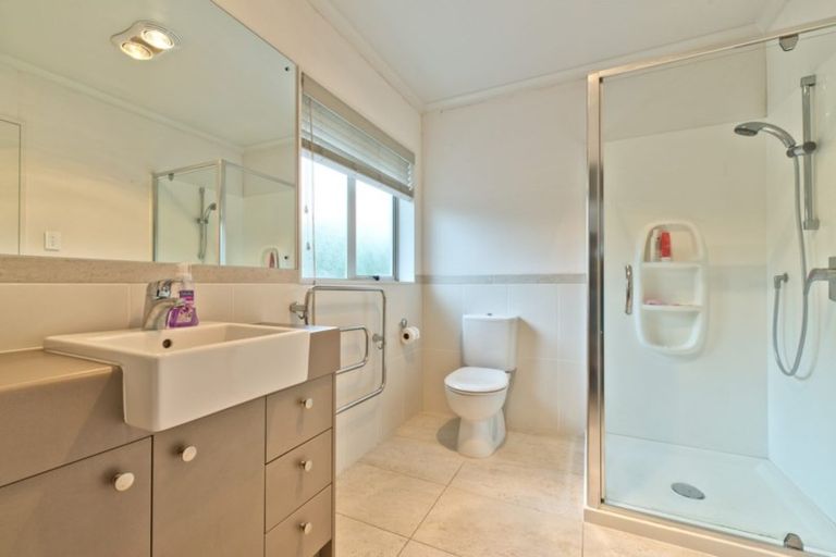 Photo of property in 16 Lake Drive, Karaka, Papakura, 2113