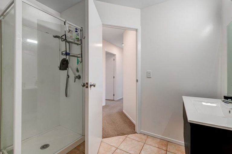 Photo of property in 19 Calypso Way, Unsworth Heights, Auckland, 0632