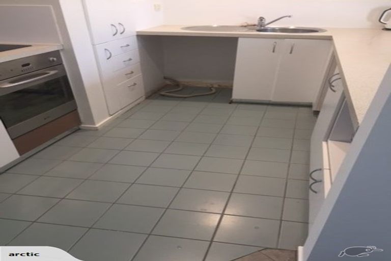 Photo of property in 5/30 John Jennings Drive, Oteha, Auckland, 0632