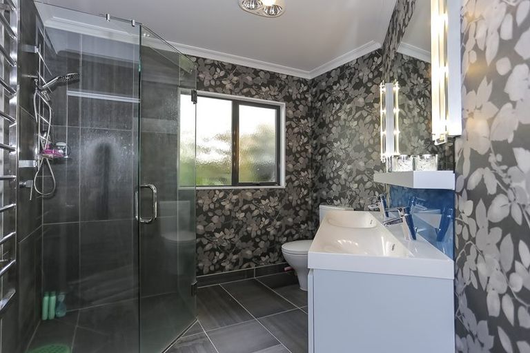 Photo of property in 18 Buckingham Place, Bethlehem, Tauranga, 3110