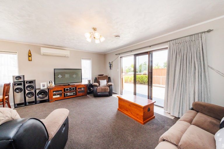 Photo of property in 25 Mcleavey Drive, Kelvin Grove, Palmerston North, 4414