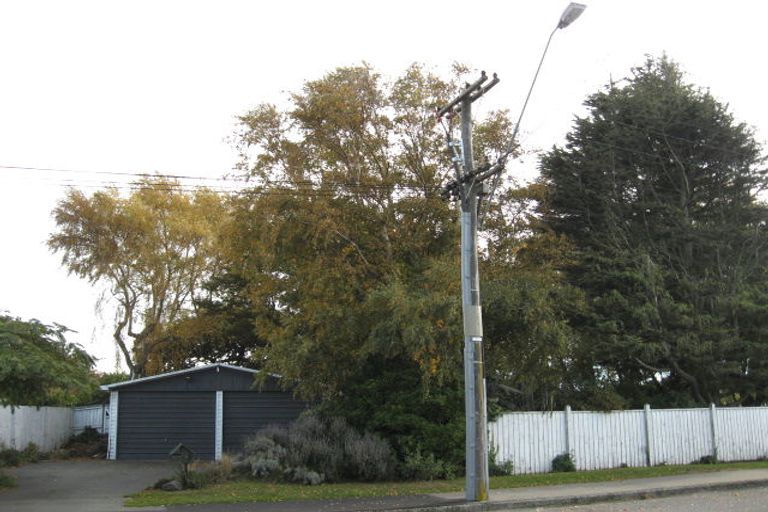 Photo of property in 42 Middlepark Road, Sockburn, Christchurch, 8042