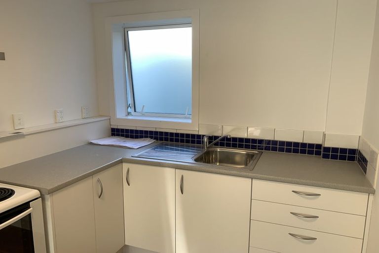 Photo of property in 21 Quigley Street, Newlands, Wellington, 6037