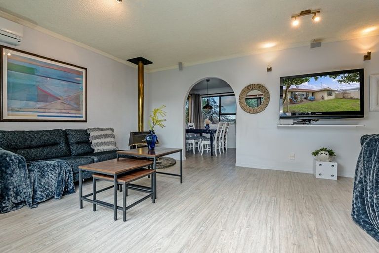 Photo of property in 21 Lyndale Place, Kelvin Grove, Palmerston North, 4414