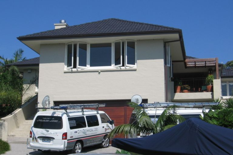 Photo of property in 2/24 Bournemouth Terrace, Murrays Bay, Auckland, 0630