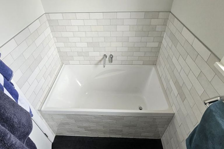 Photo of property in 60 Kingswood Road, Brookfield, Tauranga, 3110