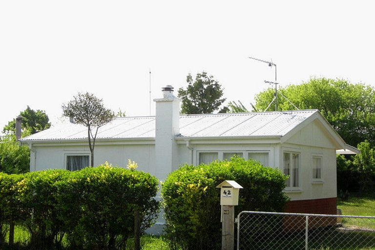 Photo of property in 42 Queens Avenue, Waikuku Beach, 7402