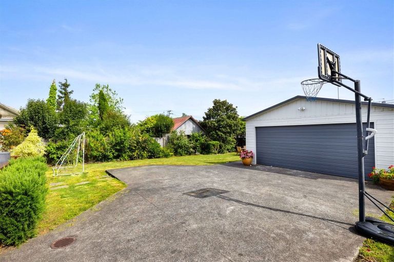 Photo of property in 3 Yeovil Road, Te Atatu Peninsula, Auckland, 0610