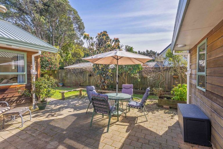Photo of property in 243 Te Moana Road, Waikanae, 5036