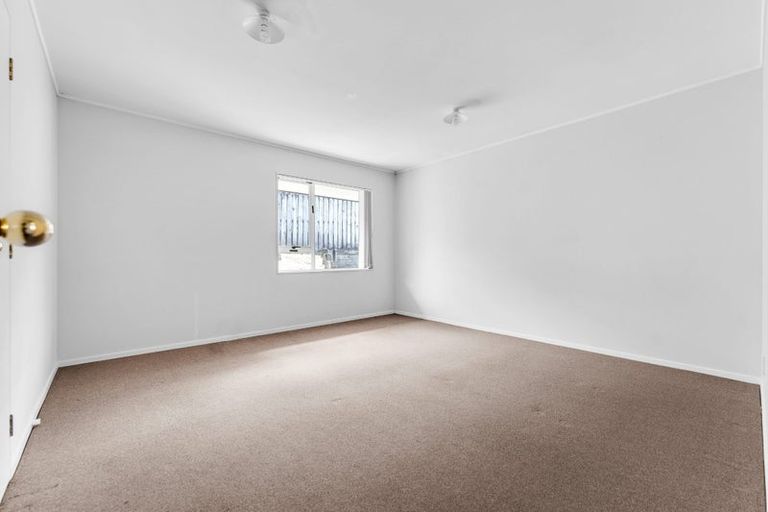 Photo of property in 17 Cretian Crescent, Henderson, Auckland, 0612