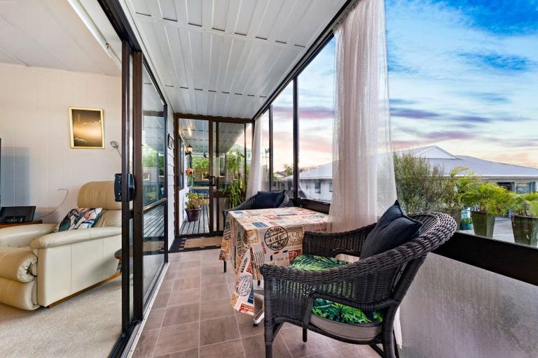 Photo of property in 8a Ladies Mile, Manly, Whangaparaoa, 0930