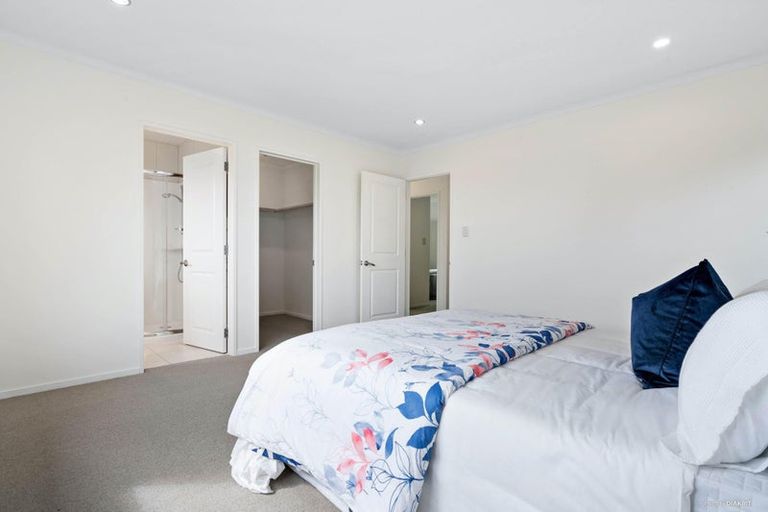 Photo of property in 11a Gerwyn Place, Pakuranga Heights, Auckland, 2010