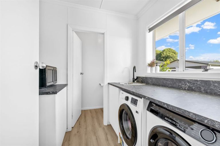 Photo of property in 7 Pinehurst Crescent, Russley, Christchurch, 8042