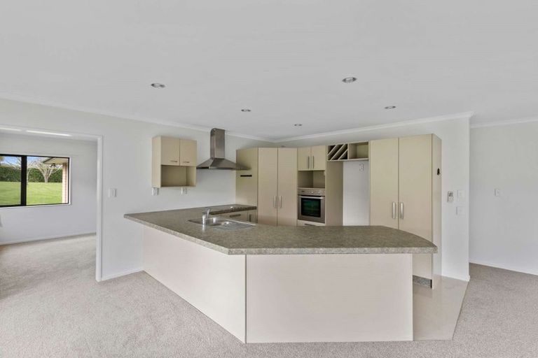 Photo of property in 10 Gleaming Place, Waiuku, 2123