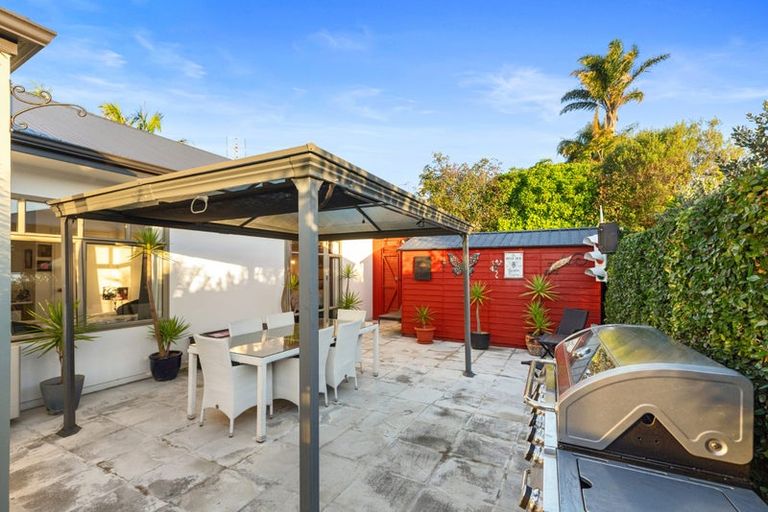 Photo of property in 2 Thornlea Drive, Welcome Bay, Tauranga, 3112