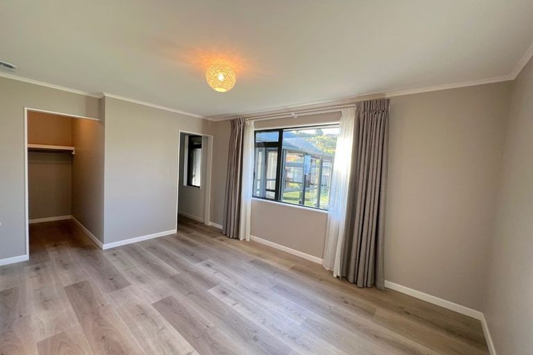Photo of property in 12a Pekanga Road, Normandale, Lower Hutt, 5010