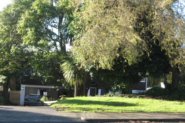 Photo of property in 14 Lawrence Crescent, Hillpark, Auckland, 2102