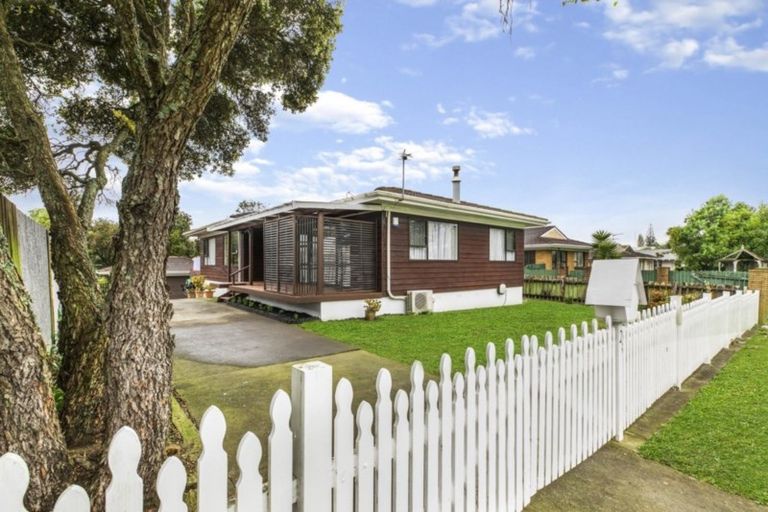 Photo of property in 23 Lane Road, Weymouth, Auckland, 2103