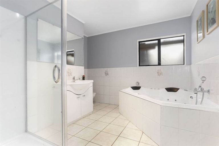 Photo of property in 46 Glen Marine Parade, Glendene, Auckland, 0602