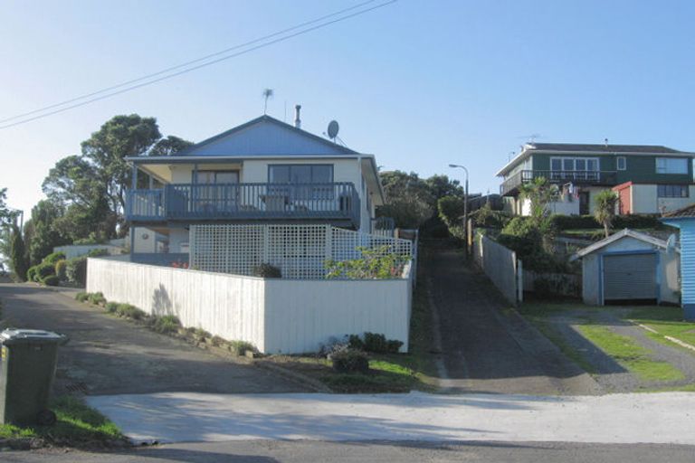 Photo of property in 35 Spur Grove, Titahi Bay, Porirua, 5022