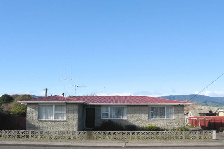 Photo of property in 22 Domain Road, Otaki, 5512