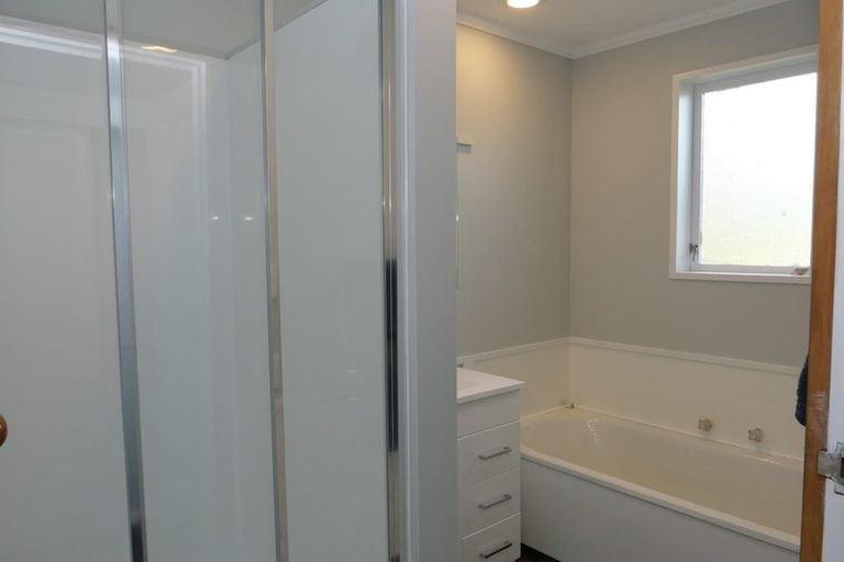 Photo of property in 50 Raumati Road, Raumati Beach, Paraparaumu, 5032