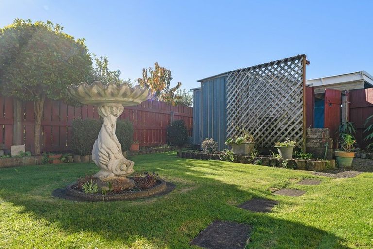 Photo of property in 2/4 Severn Place, Spotswood, New Plymouth, 4310