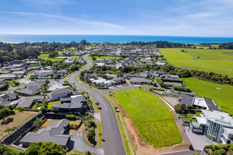 Photo of property in 20 Links Drive, Waiwhakaiho, New Plymouth, 4312
