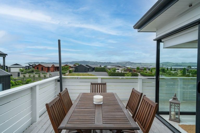 Photo of property in 20 Pukenamu Road, Rainbow Point, Taupo, 3330