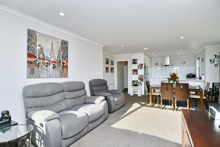 Photo of property in 1/28 Kirsten Place, Parklands, Christchurch, 8083