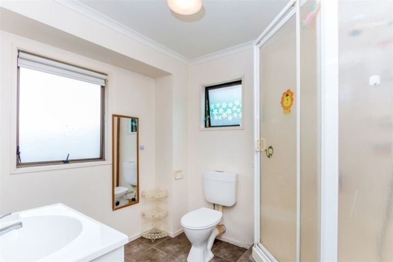 Photo of property in 1/27 St Leonards Road, Kelston, Auckland, 0602