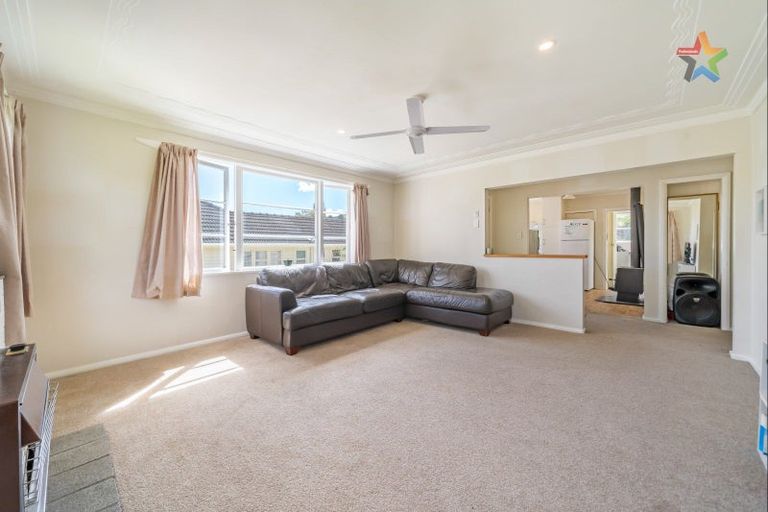 Photo of property in 77 Horoeka Street, Stokes Valley, Lower Hutt, 5019