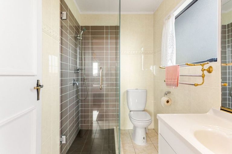 Photo of property in 14 Renoir Street, West Harbour, Auckland, 0618