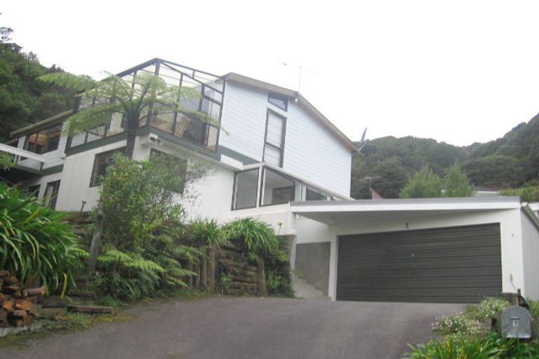 Photo of property in 1 Whiorau Grove, Lowry Bay, Lower Hutt, 5013