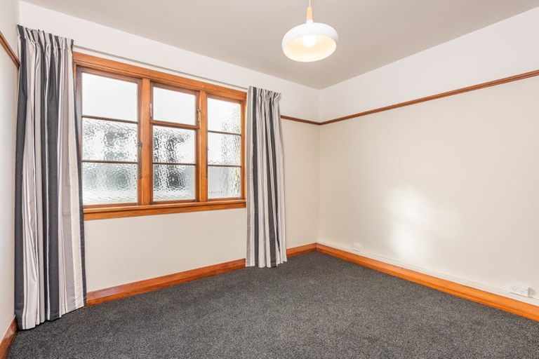 Photo of property in Ionian Flats, 123-125 Brougham Street, Mount Victoria, Wellington, 6011